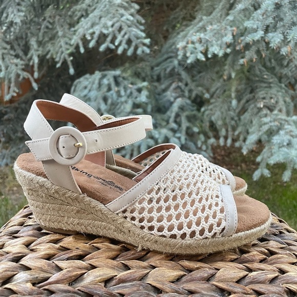 NEW Walking Cradles Ivory Avery Crochet Espadrille Wedge Comfort Sandals. Size 7 - Picture 2 of 6